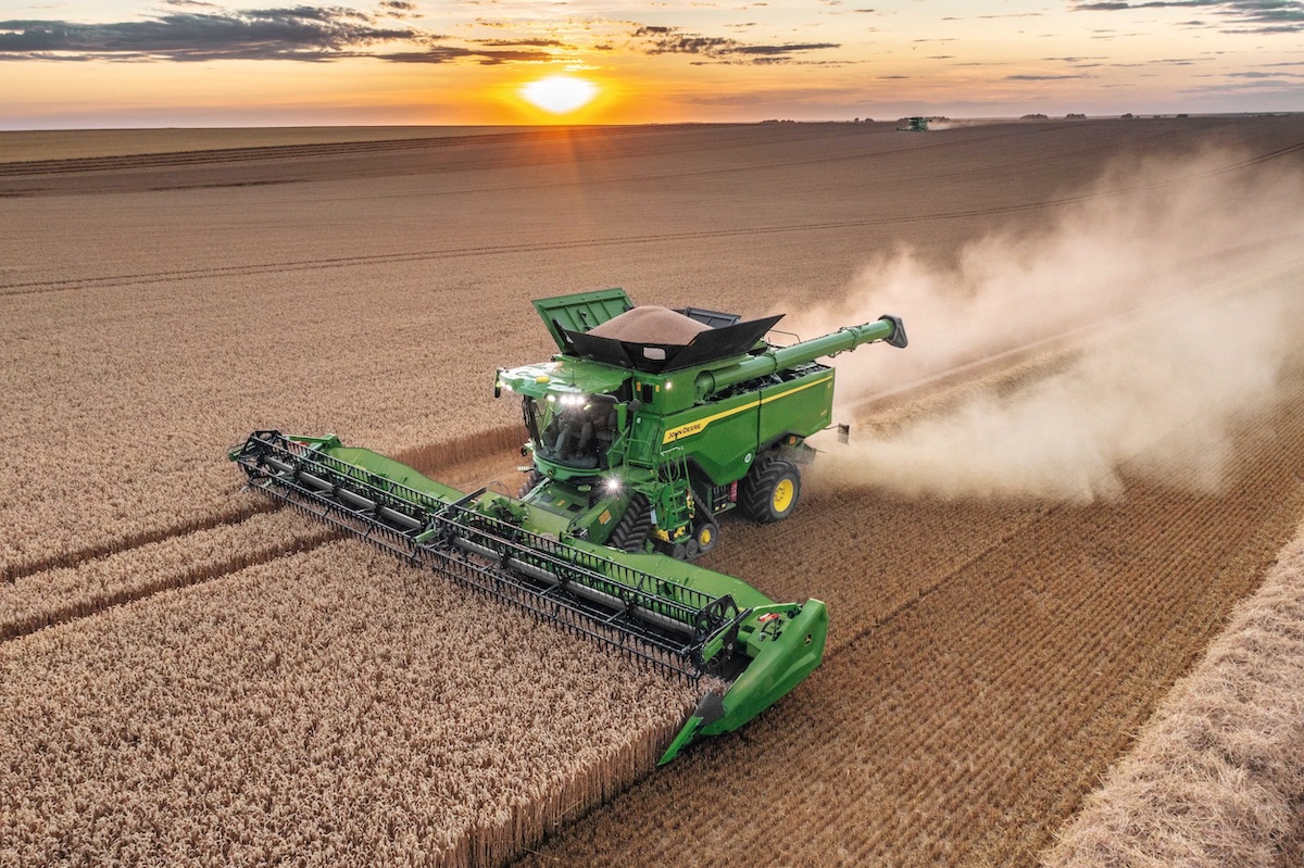 Mietitrebbie John Deere serie S7, 4 modelli di potenza crescente dedicate alle grandi aziende agricole